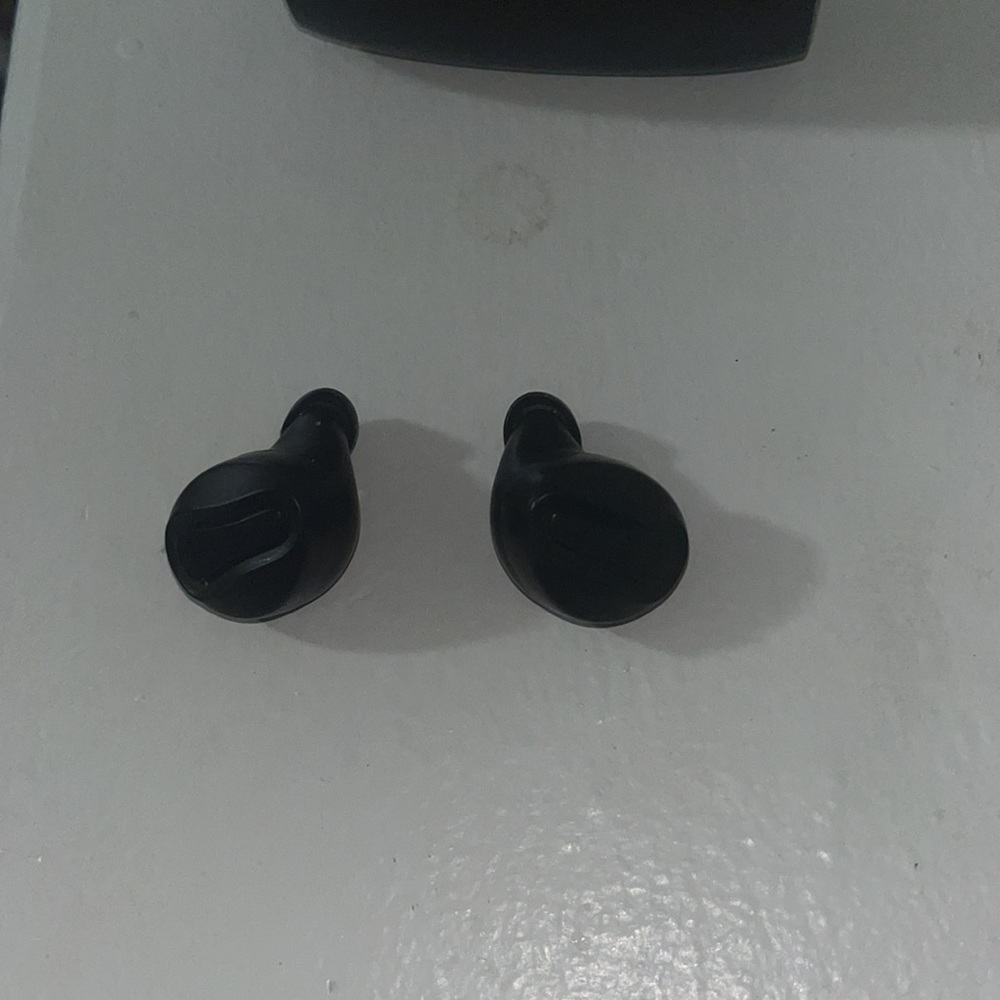 Earbuds - Picture 3 of 5